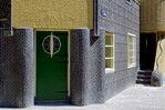 Hoek begane grond met de stenen trap in de Zaanstraat.
              <br/>
              Gert-Jan Lobbes, 2020